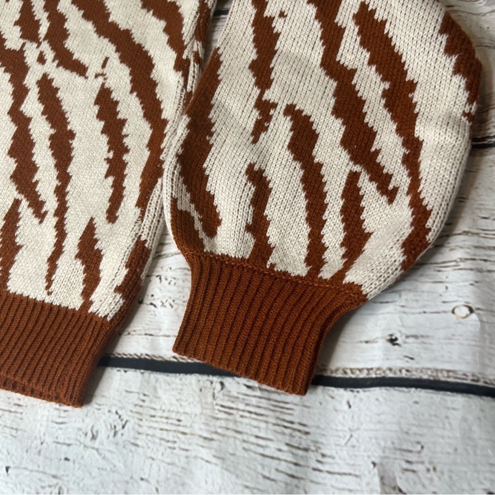 BB Dakota by Steve Madden Riga Zebra Jacquard Sweater Size L - Picture 4 of 8